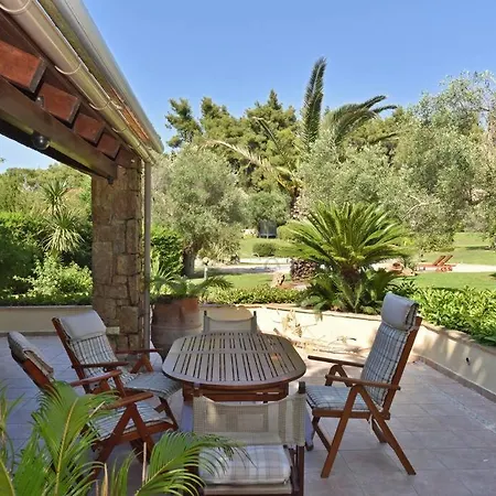 Luxurious Sunny Near The With A Pool וילה סאני ביץ'