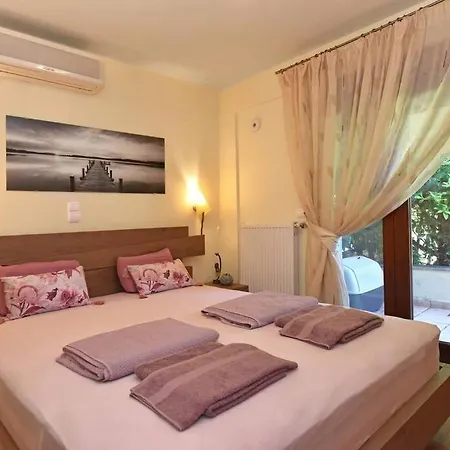 וילה Luxurious Sunny Near The With A Pool סאני ביץ'