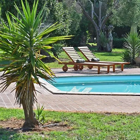 Luxurious Sunny Near The With A Pool סאני ביץ'