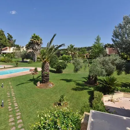 Luxurious Sunny Near The With A Pool וילה