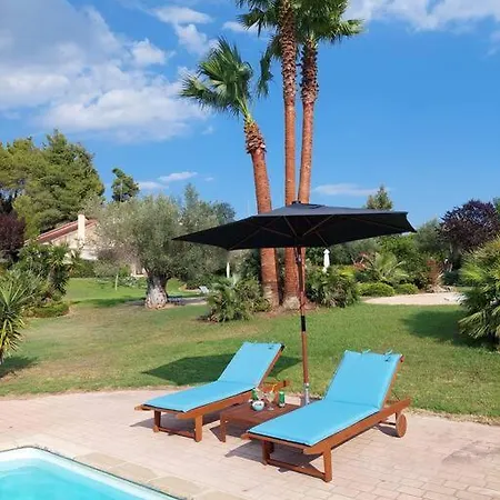 Luxurious Sunny Near The With A Pool *